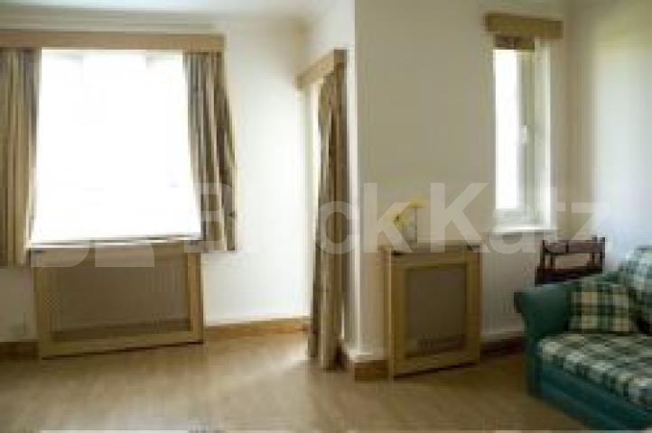 			Studio Apartment, 1 bath, 1 reception Flat			 Kilburn Lane, QUEENS PARK W10